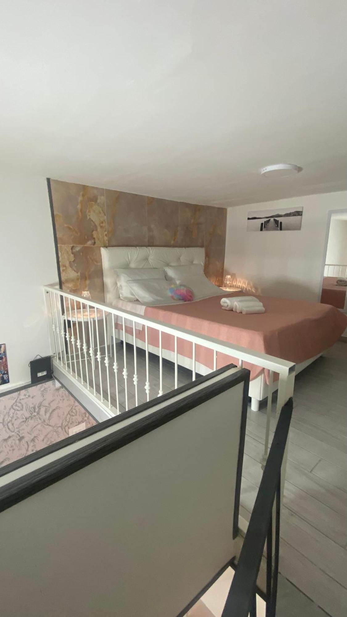 House Quartieri Sasymary Napoli Bagian luar foto