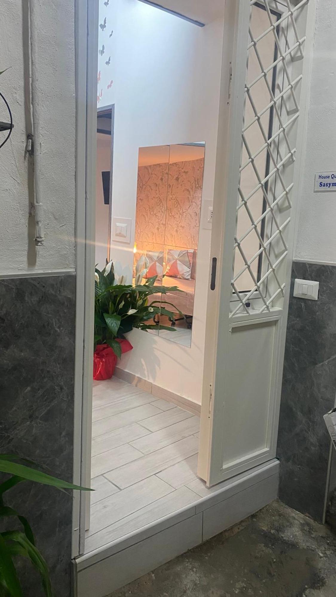 House Quartieri Sasymary Napoli Bagian luar foto